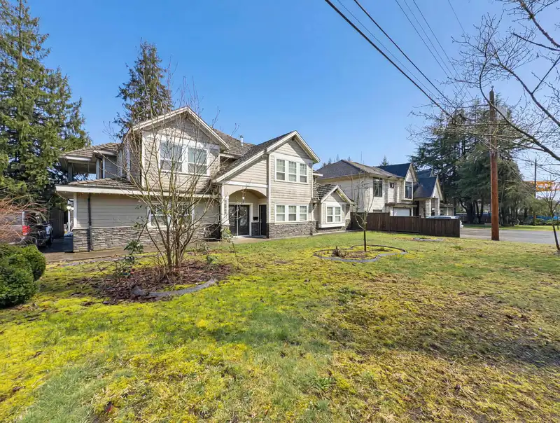 14906 92 AVENUE - photo 4 of 40
