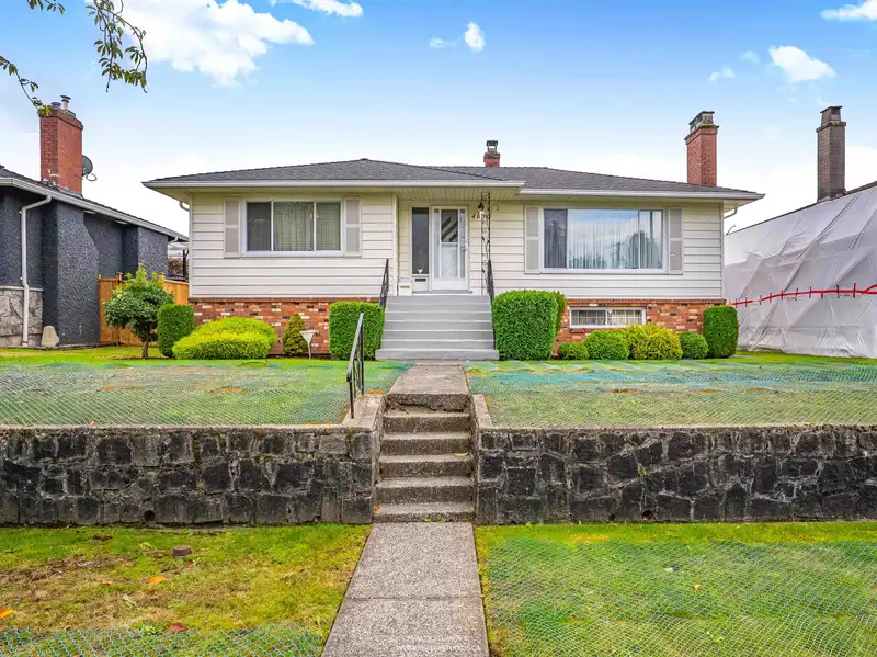 4830 SOUTHLAWN DRIVE - photo 1 of 21
