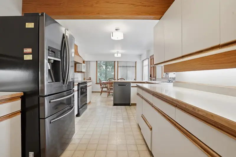 2030 JORDAN DRIVE - photo 3 of 40