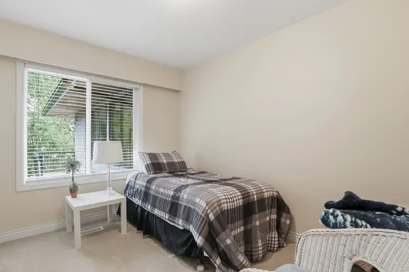2030 JORDAN DRIVE - photo 4 of 40