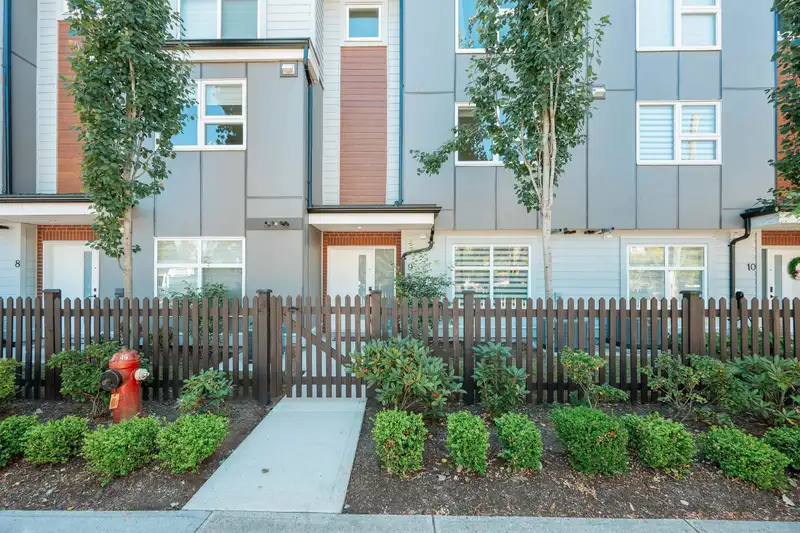 9 22334 48 AVENUE - photo 2 of 38