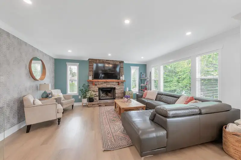 9285 211 STREET - photo 4 of 25