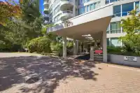 402 995 ROCHE POINT DRIVE - thumbnail 1