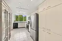 402 995 ROCHE POINT DRIVE - thumbnail 13