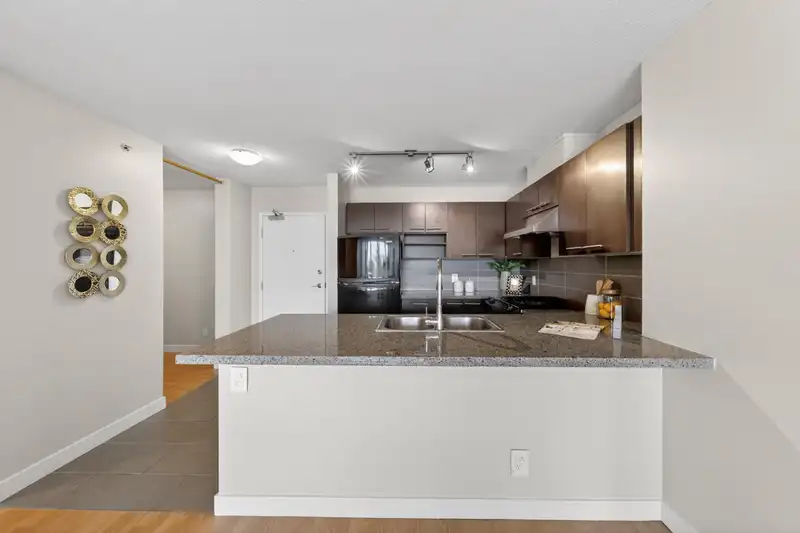 802 9171 FERNDALE ROAD - photo 3 of 23