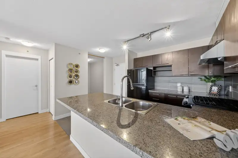 802 9171 FERNDALE ROAD - photo 4 of 23