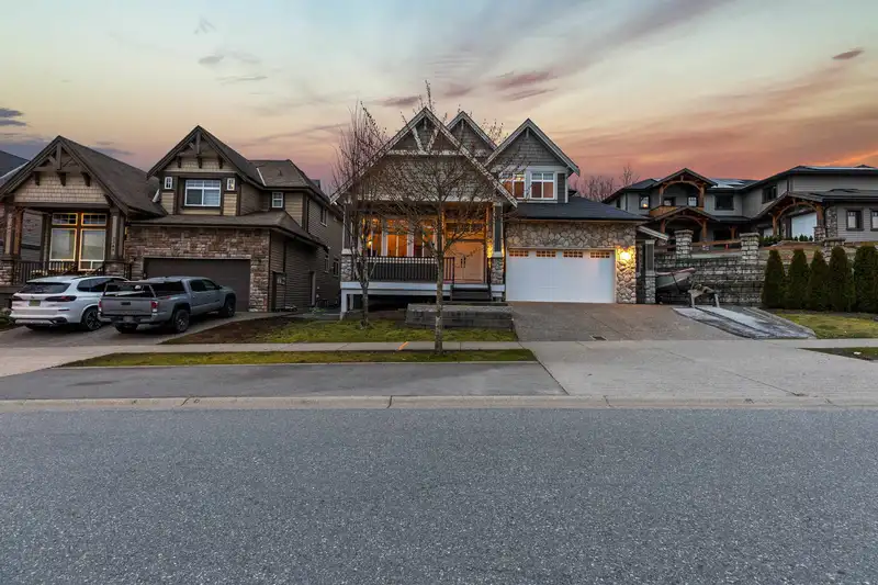 2355 MERLOT BOULEVARD - photo 3 of 40