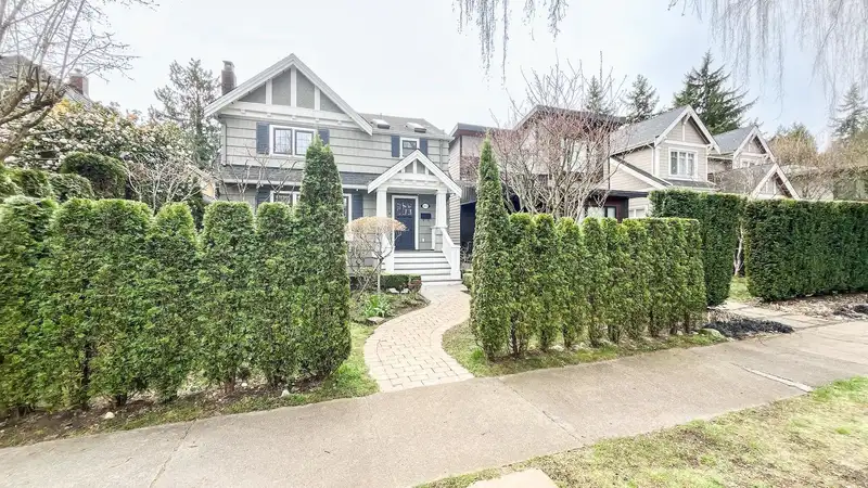 4058 W 31ST AVENUE - photo 2 of 4