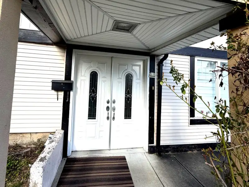 13443 91 AVENUE - photo 2 of 30