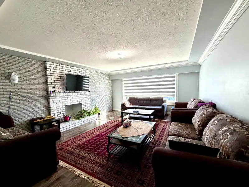 13443 91 AVENUE - photo 3 of 30