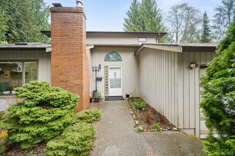 20185 GRADE CRESCENT - photo 1 of 40