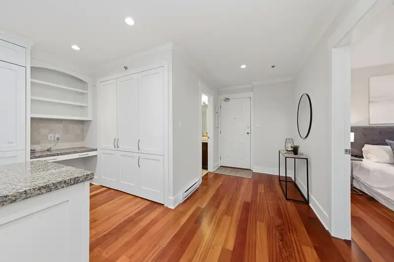 302 2455 BELLEVUE AVENUE - photo 4 of 31