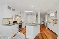 302 2455 BELLEVUE AVENUE - thumbnail 6