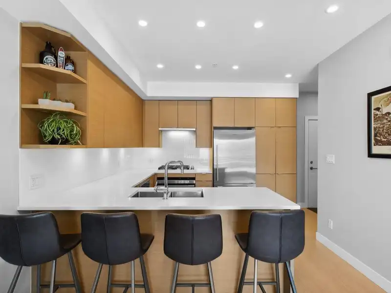 208 2528 COLLINGWOOD STREET - photo 4 of 17