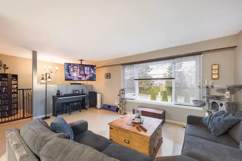 10283 KENT ROAD - photo 4 of 28