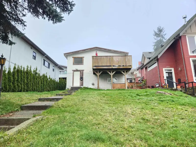2557 E KENT AVENUE NORTH - photo 1 of 2