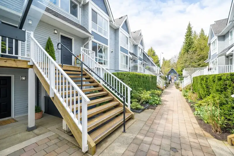 15 1015 LYNN VALLEY ROAD - photo 2 of 18