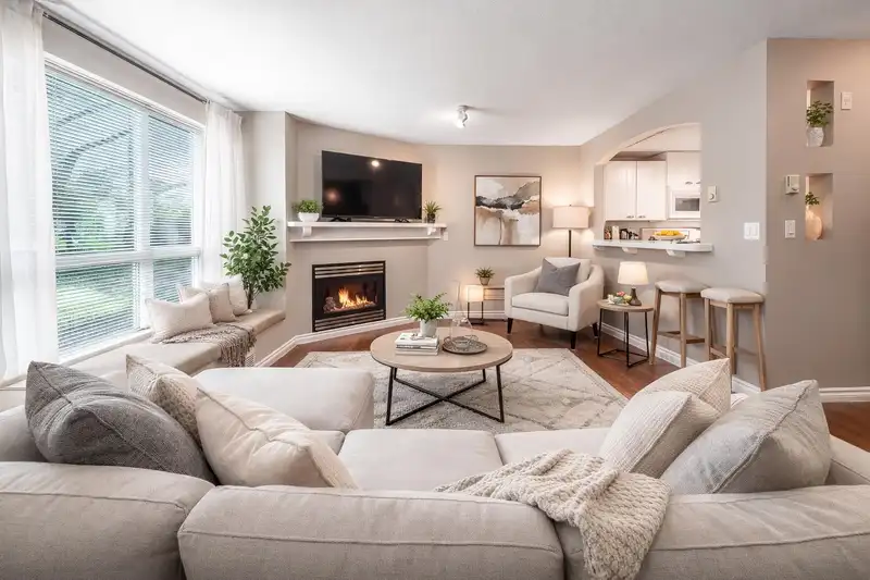 15 1015 LYNN VALLEY ROAD - photo 4 of 18
