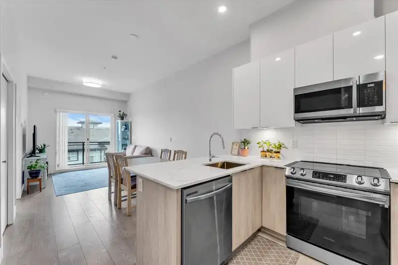 513 5486 199A STREET - photo 2 of 30