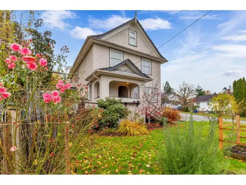 32945 3 AVENUE - photo 1 of 3
