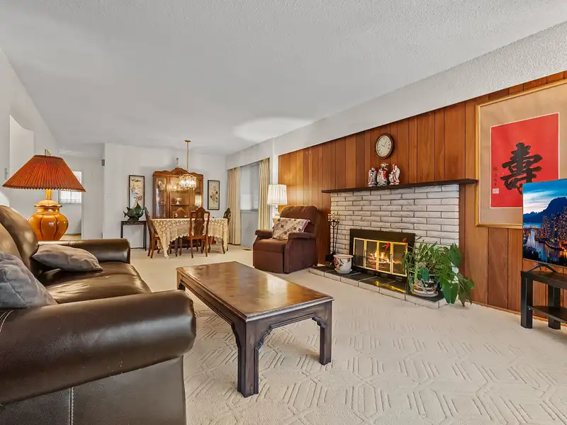 352 E 38TH AVENUE - photo 2 of 26