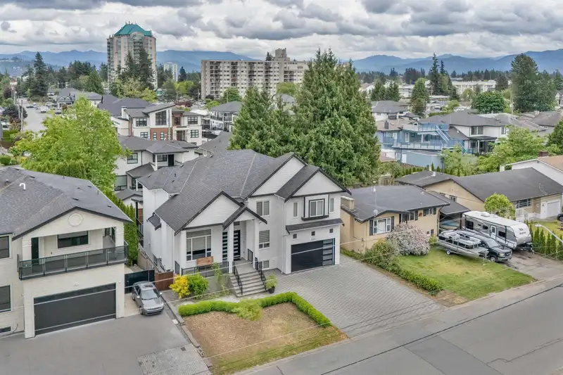 2862 PRINCESS STREET - photo 2 of 34