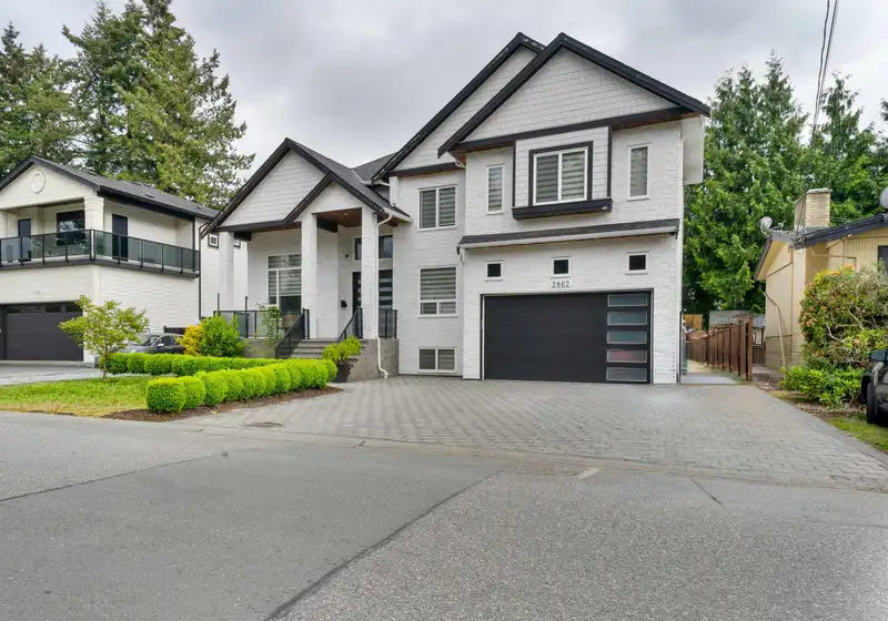 2862 PRINCESS STREET - photo 3 of 34