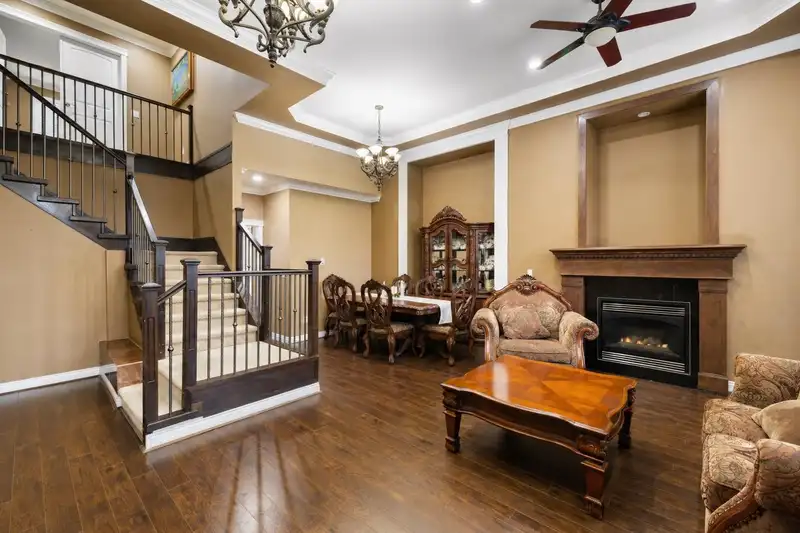 14855 71 AVENUE - photo 2 of 25