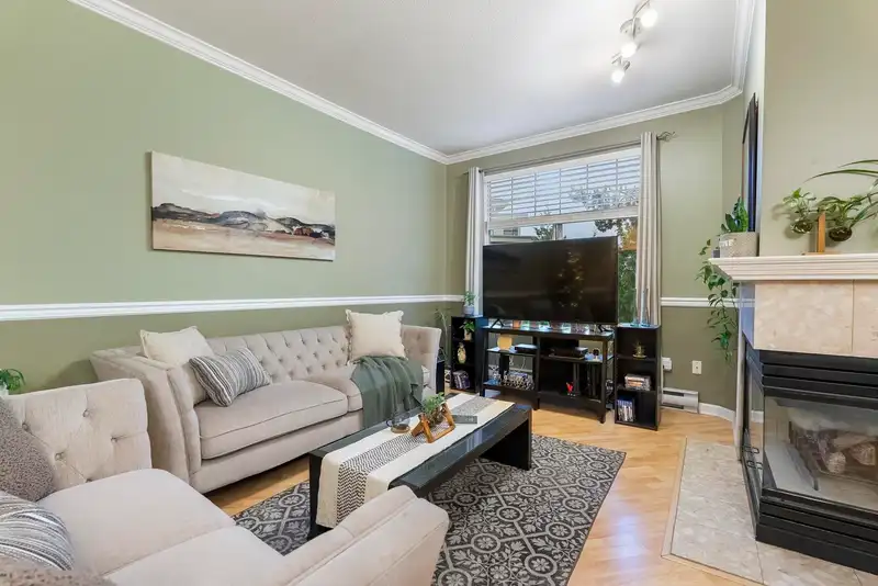 311 5677 208 STREET - photo 2 of 33