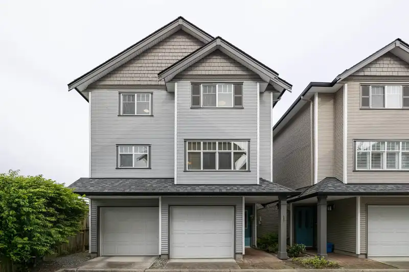 12 4111 GARRY STREET - photo 1 of 34