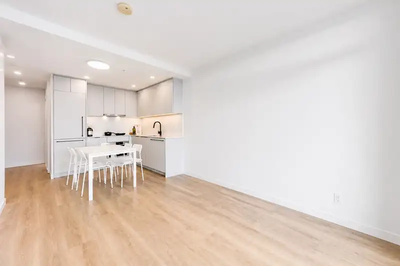 2207 13685 102 AVENUE - photo 4 of 27