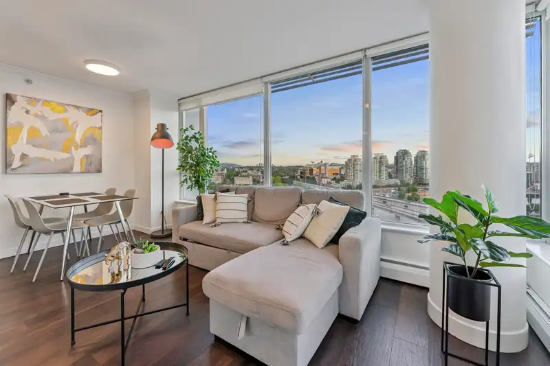 1802 688 ABBOTT STREET - photo 4 of 31