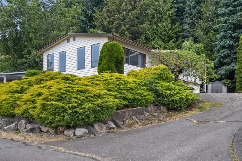 37 27111 0 AVENUE - photo 1 of 40