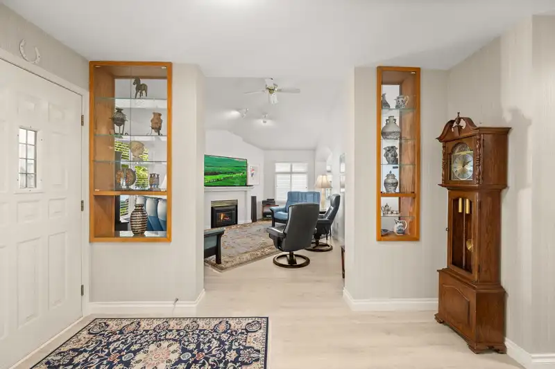 5 19649 53 AVENUE - photo 4 of 36