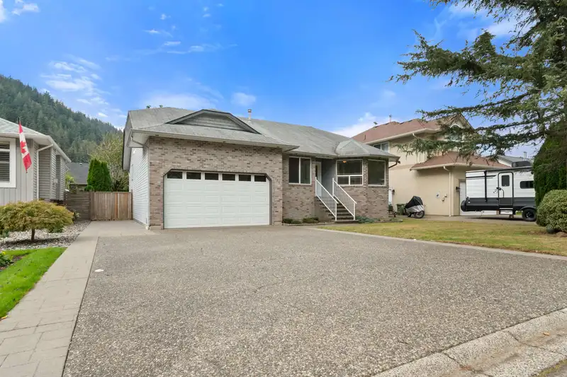 322 MIAMI RIVER DRIVE - photo 2 of 32