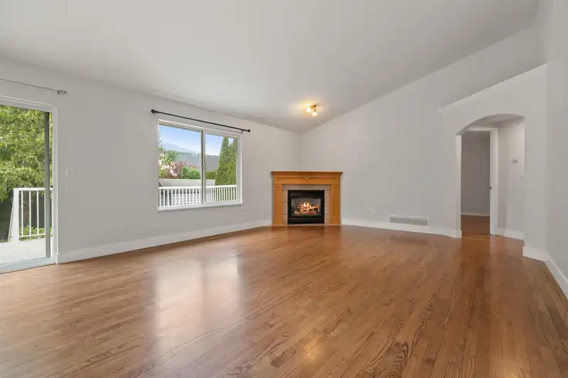 322 MIAMI RIVER DRIVE - photo 4 of 32