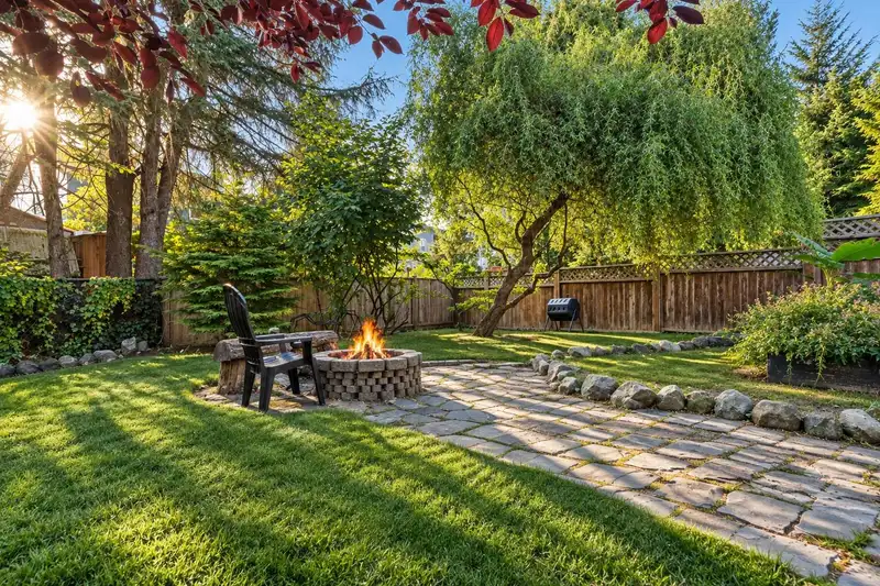 21492 DONOVAN AVENUE - photo 3 of 40