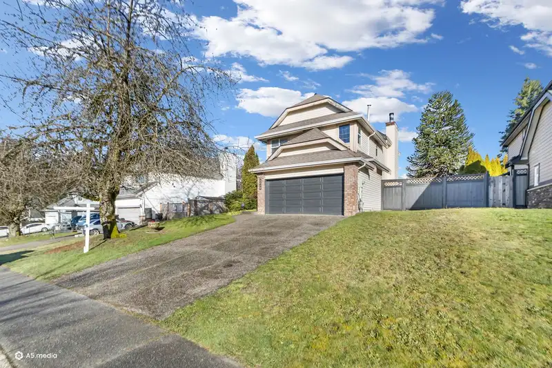 2713 MARA DRIVE - photo 2 of 36