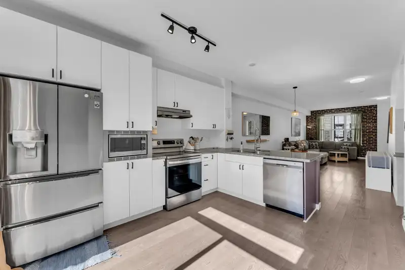 61 14838 61 AVENUE - photo 2 of 40