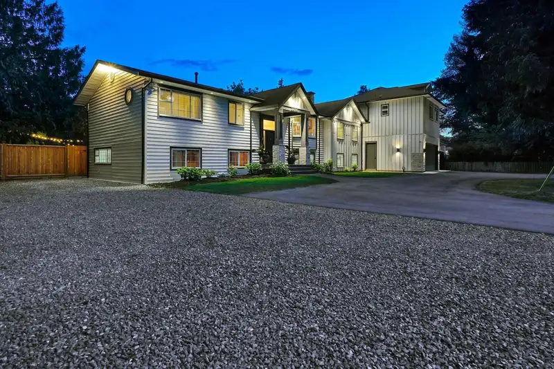 24096 52 AVENUE - photo 3 of 40