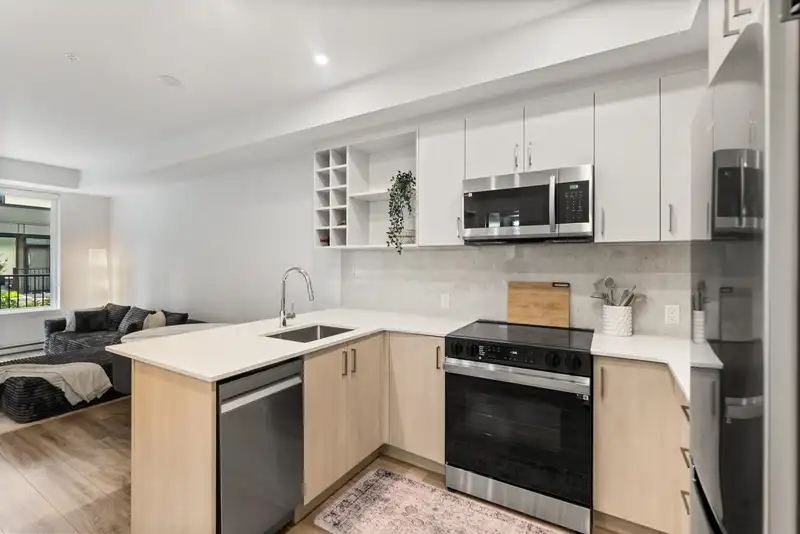 107 13858 108 AVENUE - photo 2 of 33