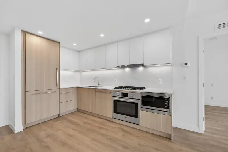 3108 318 ALDERSON AVENUE - photo 1 of 14