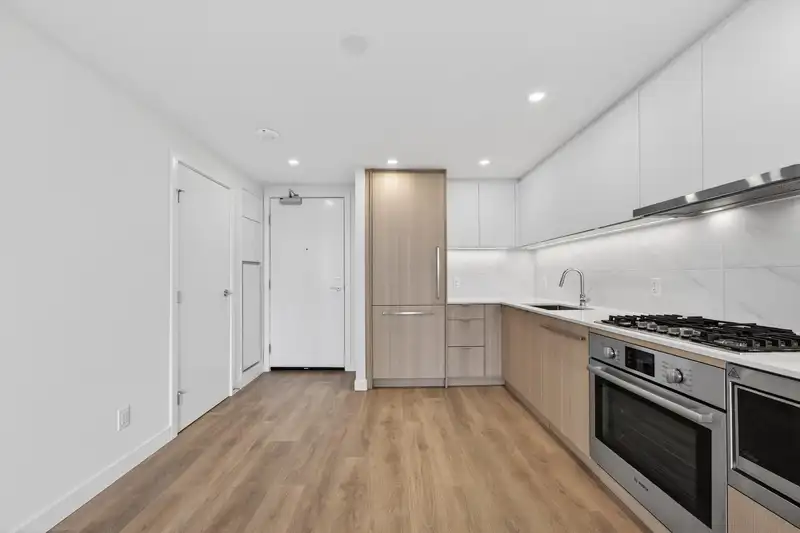 3108 318 ALDERSON AVENUE - photo 3 of 14