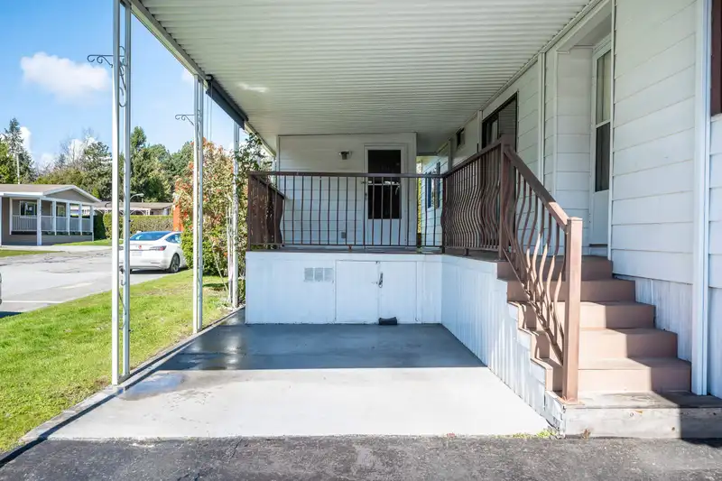 35 2120 KING GEORGE BOULEVARD - photo 3 of 38