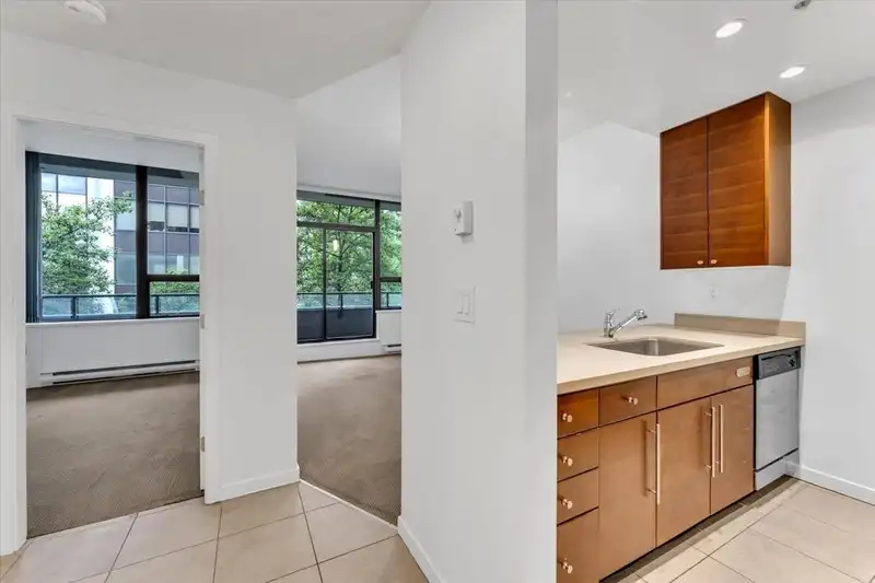313 1010 HOWE STREET - photo 2 of 20