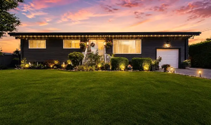 8550 NORMAN CRESCENT - photo 1 of 40