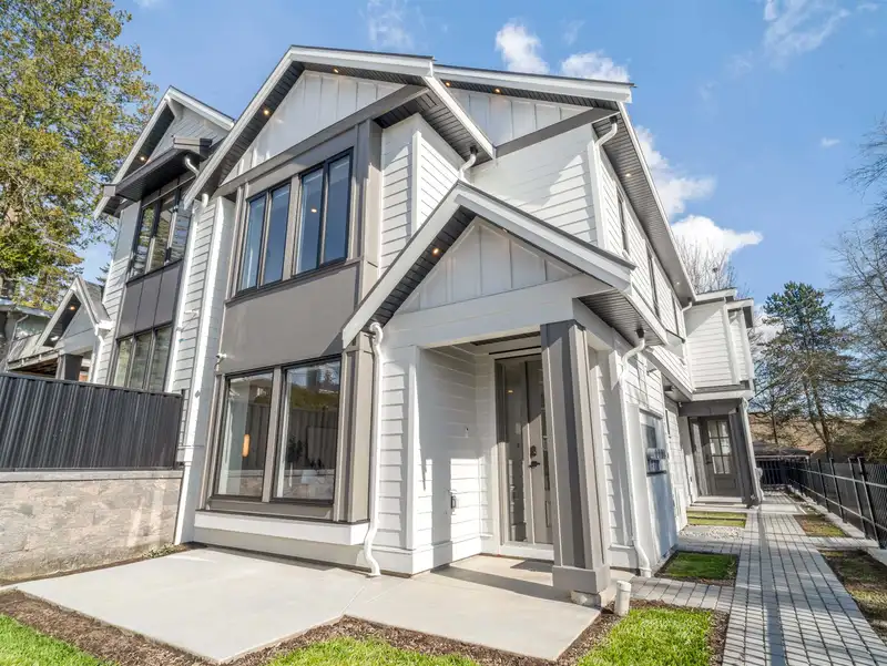 103 359 LAVAL STREET - photo 4 of 40