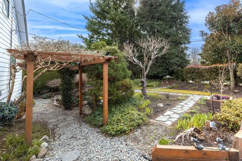 1196 HABGOOD STREET - photo 3 of 40