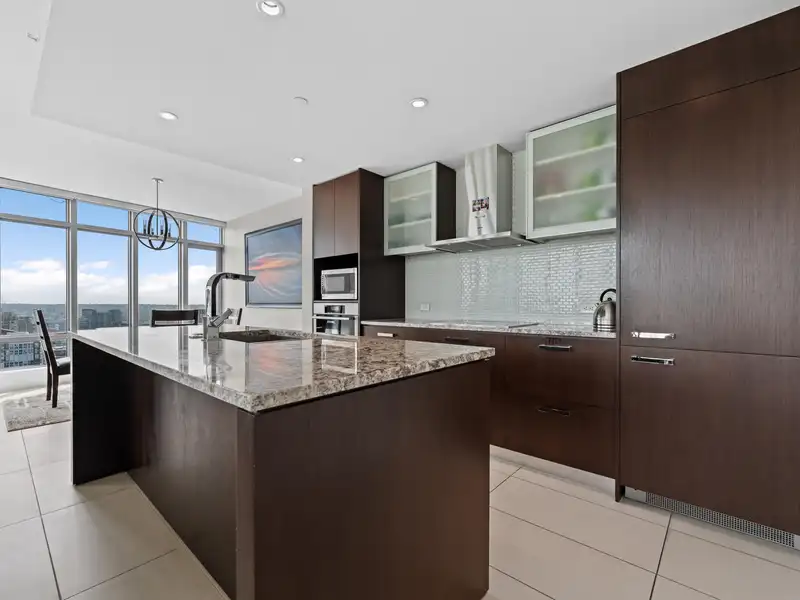 2907 1028 BARCLAY STREET - photo 2 of 35