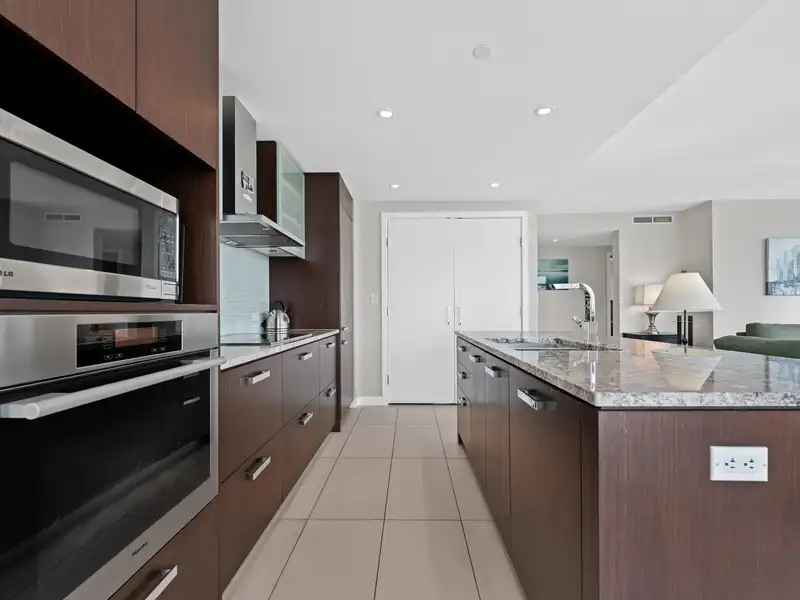 2907 1028 BARCLAY STREET - photo 4 of 35